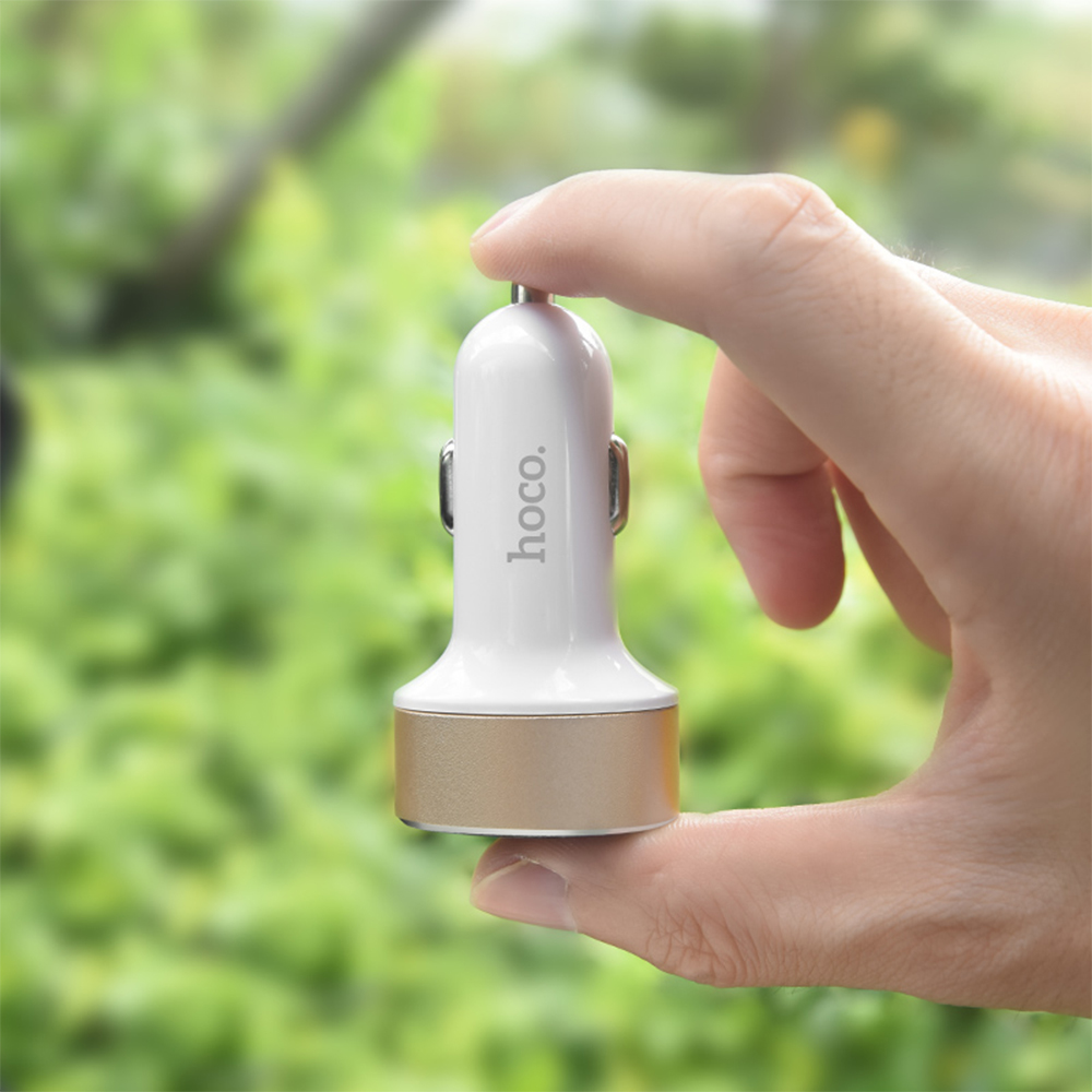 HOCO �adowarka samochodowa Z26 z wy�wietlaczem LED bia�a 2USB / 2