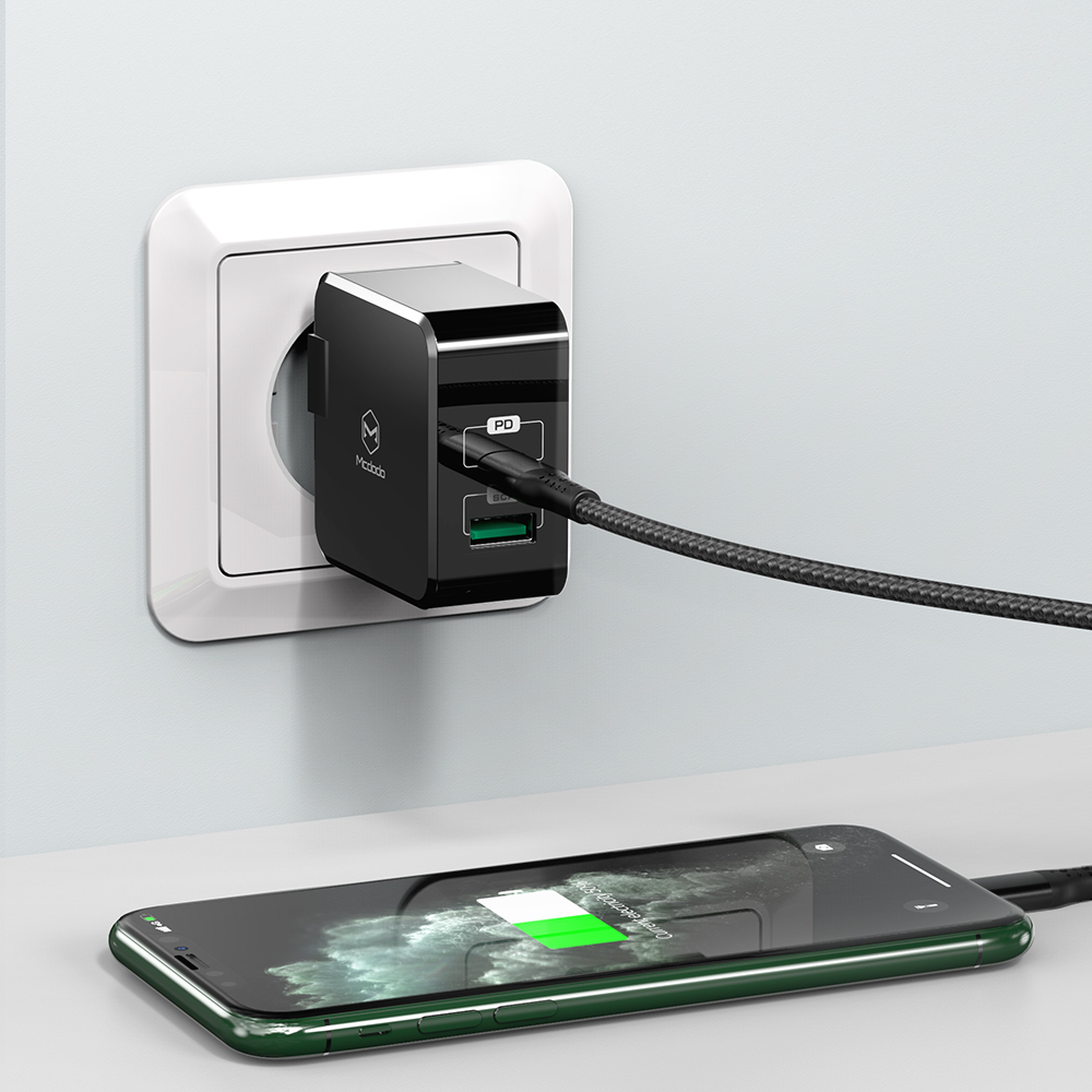 Mcdodo �adowarka sieciowa PD 2USB QC 3.0/ typ-C PD czarna 30W CH-6921 / 3