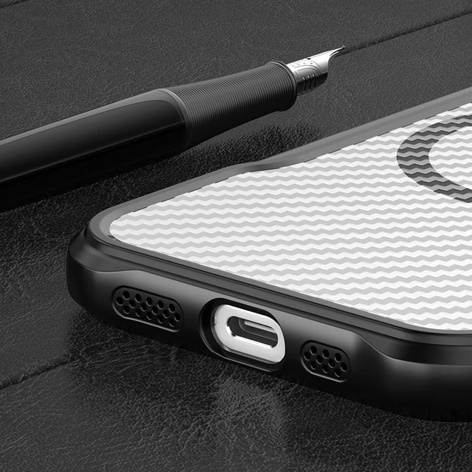 Nak�adka Defender Carbon Mag czarny Apple iPhone 14 / 7