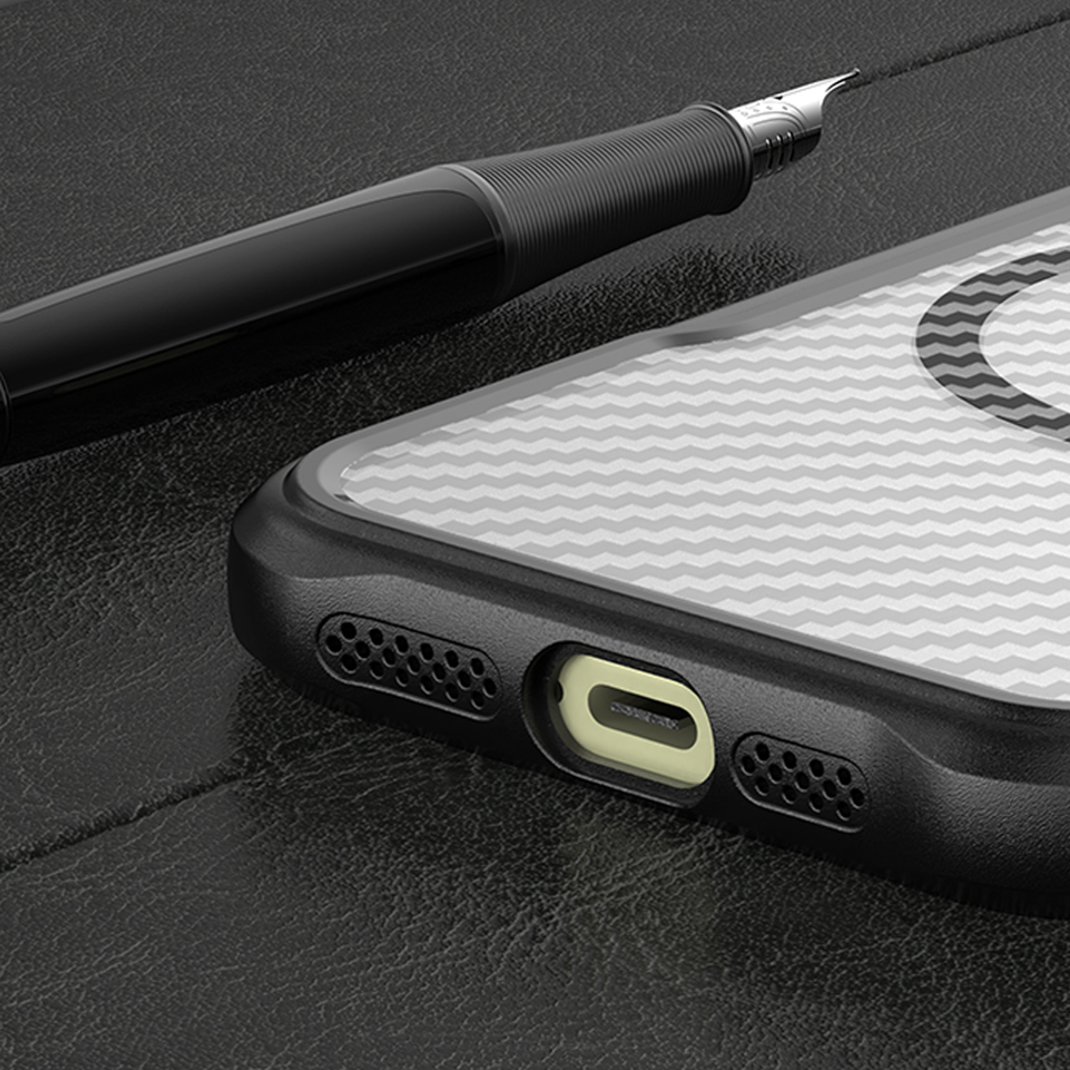 Nak�adka Defender Carbon Mag czarny Apple iPhone 15 Pro Max / 6