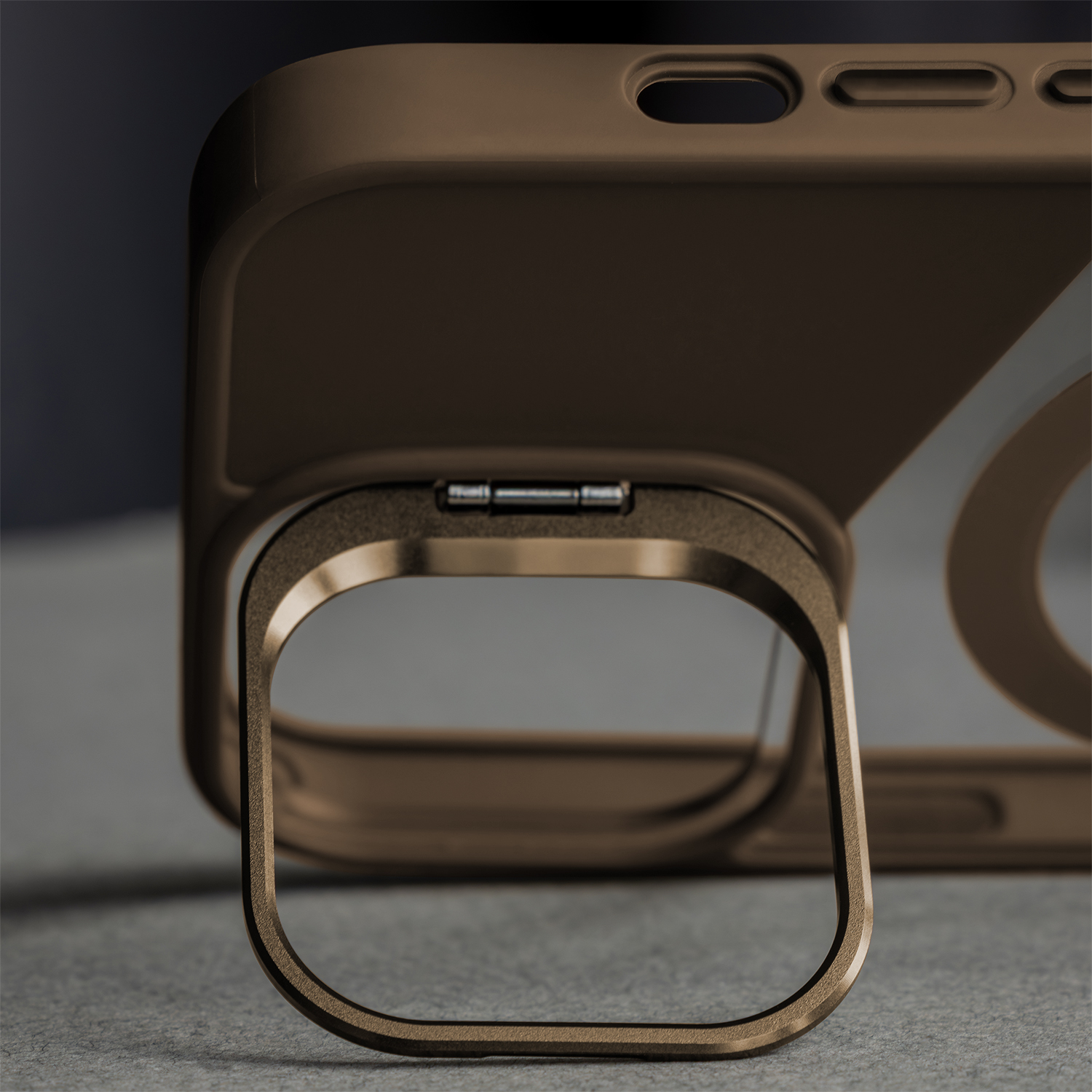 Nak�adka Fusion Mag br�zowa Apple iPhone 17 Pro / 5