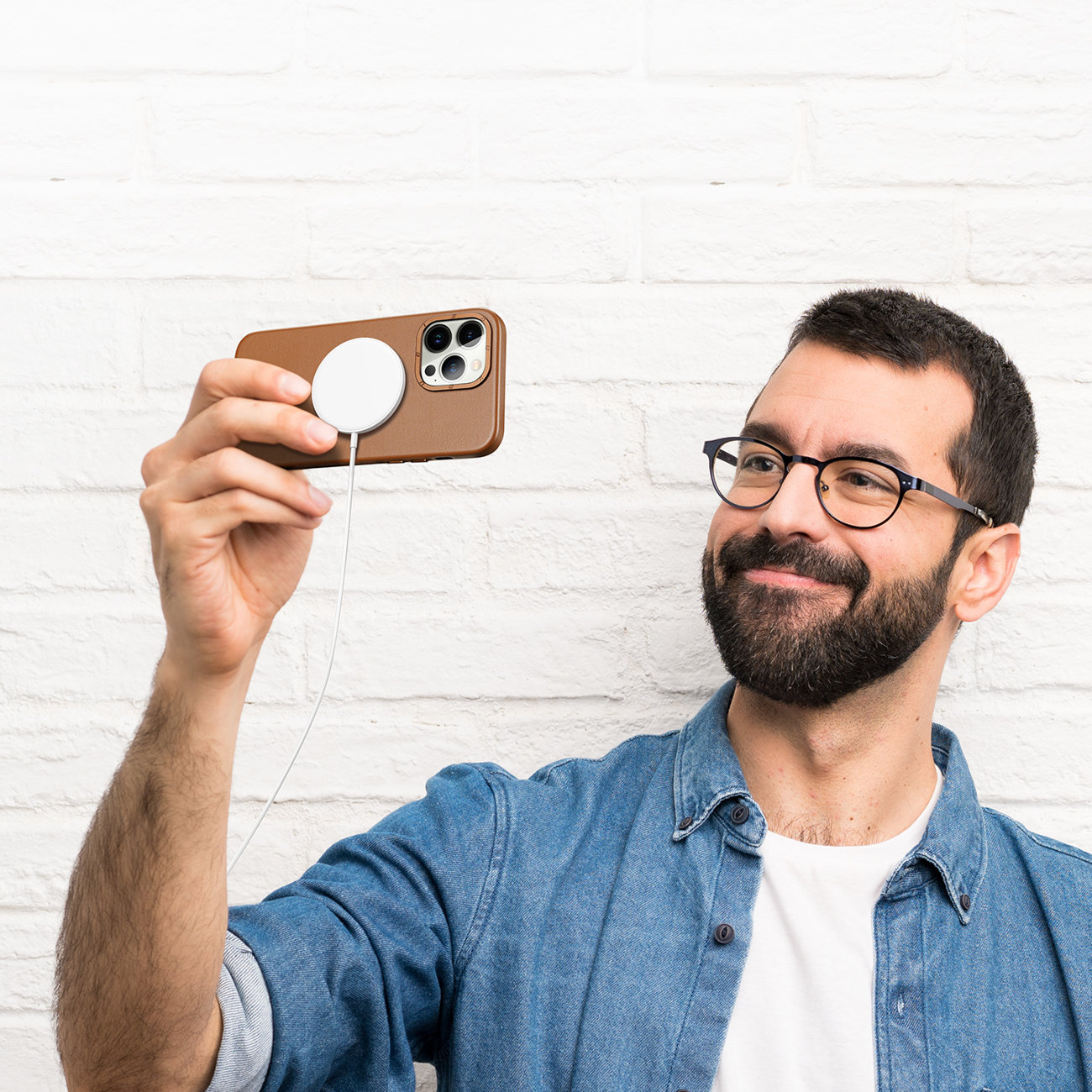 Pokrowiec Dux Ducis Grit MagSafe brązowy Apple iPhone 14 Pro / 4 Pokrowiec Dux Ducis Grit MagSafe brązowy Apple iPhone 14 Pro / 4