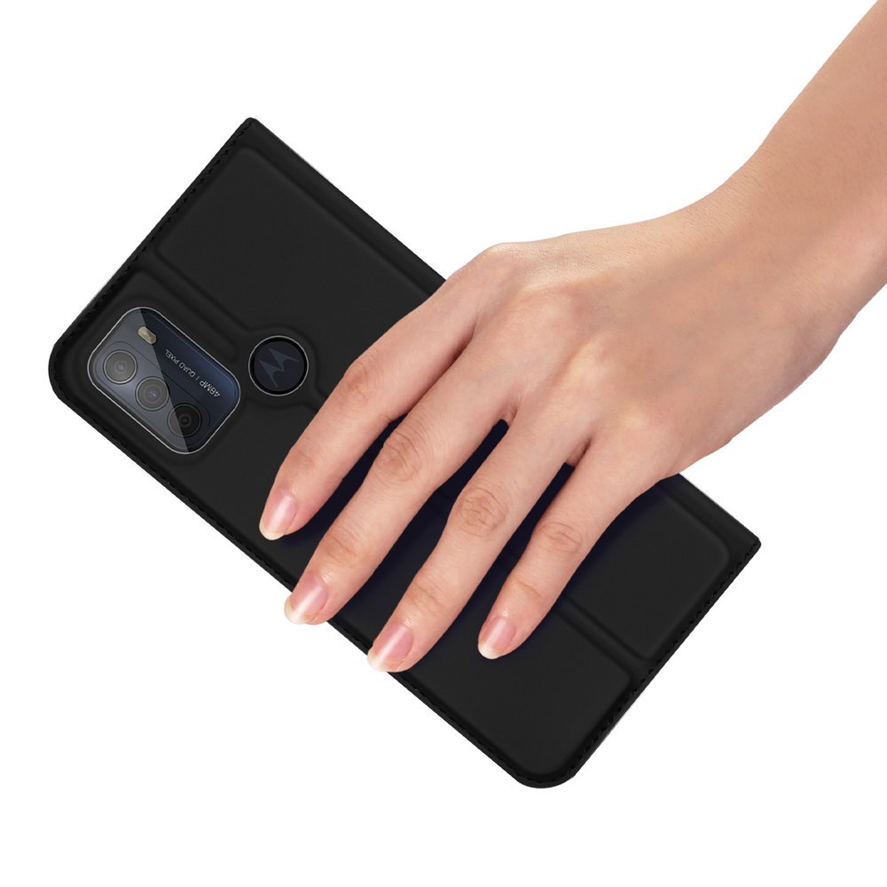 Etui zamykane z klapk� i magnesem Dux Ducis Skin Pro czarny Motorola Moto G50 / 4