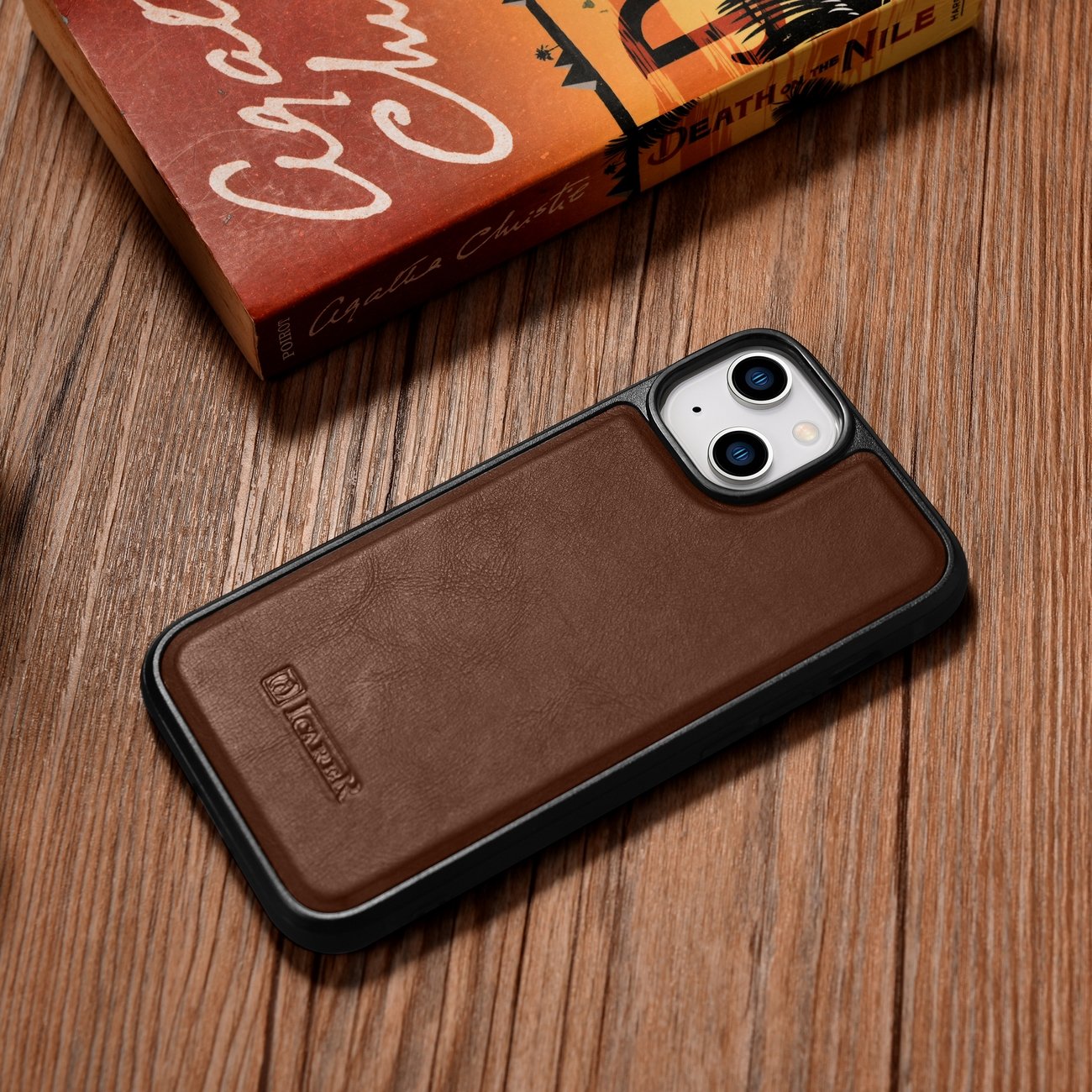 Pokrowiec iCarer Leather Oil Wax brzowy Apple iPhone 14 / 12