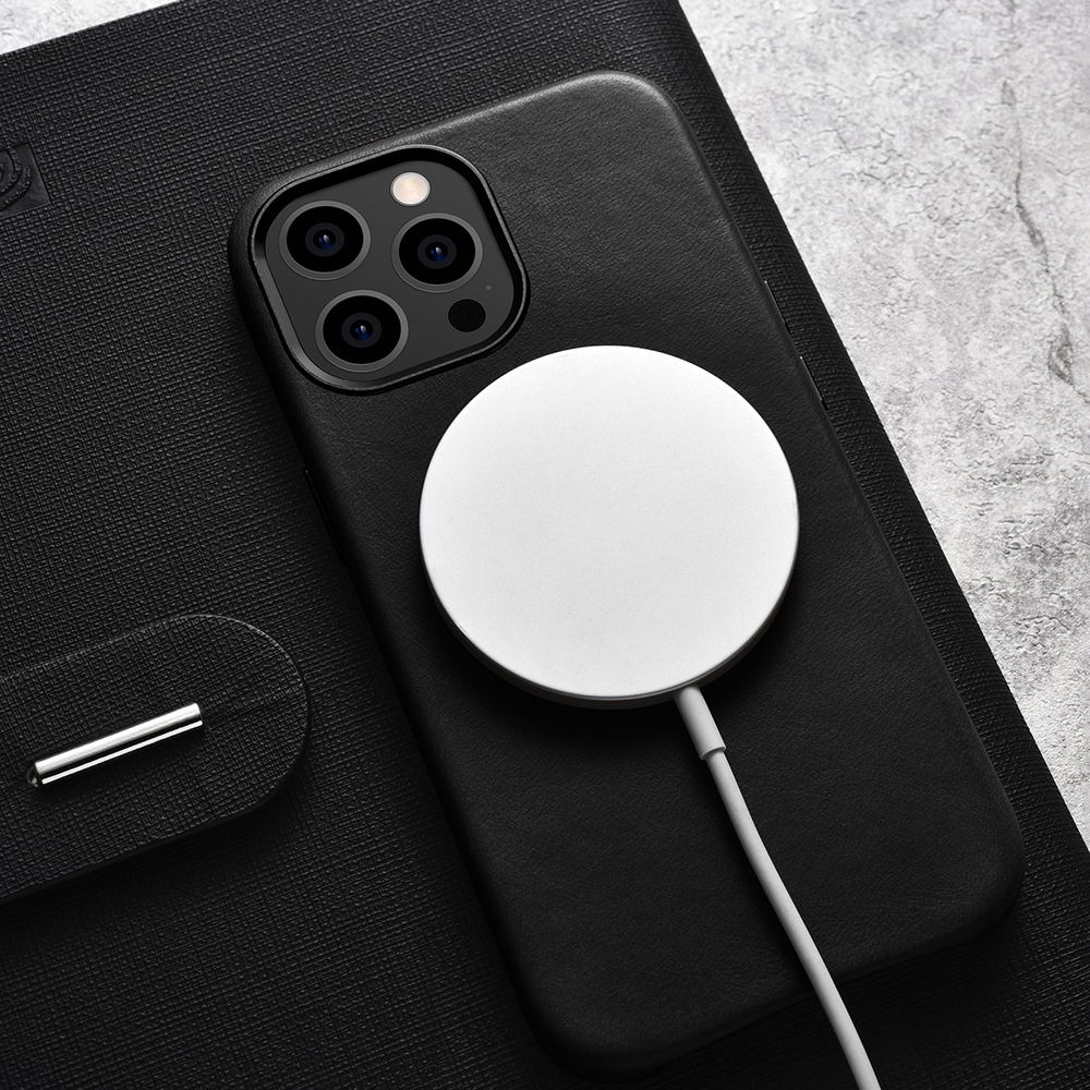 Pokrowiec iCarer Leather Oil Wax czarny Apple iPhone 13 Pro / 11 Pokrowiec iCarer Leather Oil Wax czarny Apple iPhone 13 Pro / 11