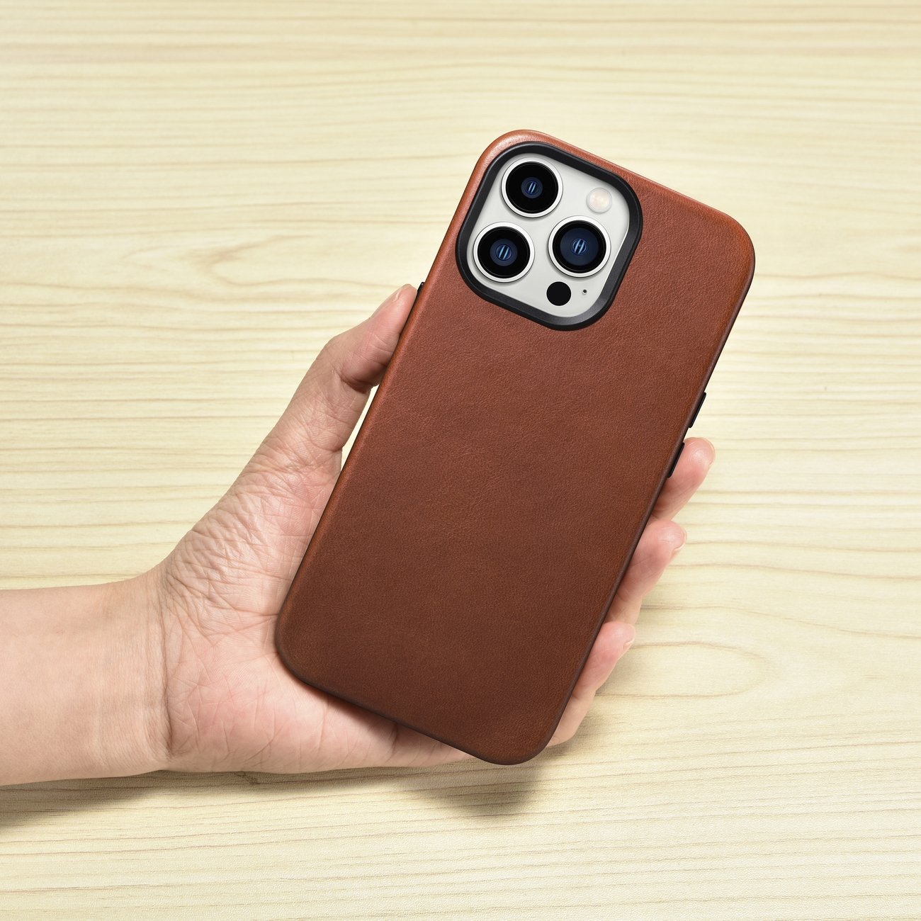 Pokrowiec iCarer Oil Wax Premium Leather Case brzowy Apple iPhone 14 Pro / 7