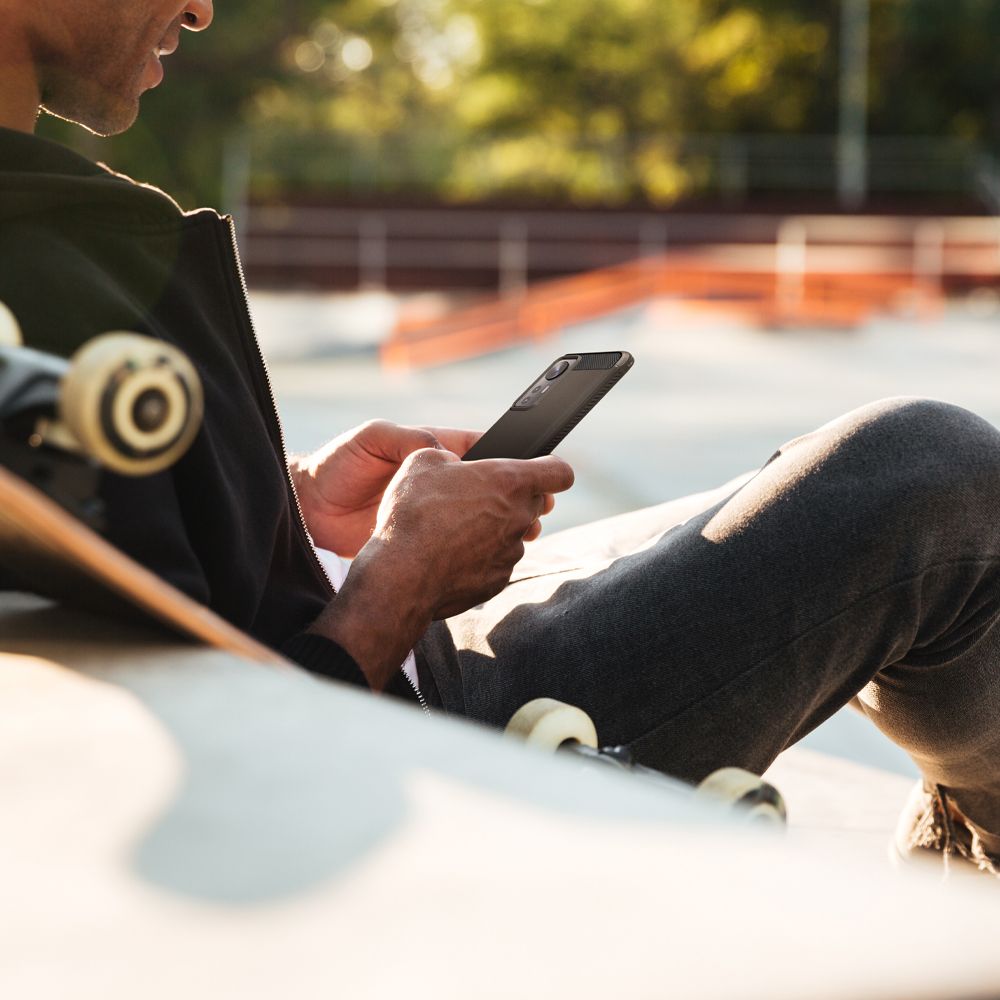 Pokrowiec pancerny Spigen Rugged Armor czarny Xiaomi 12 / 8