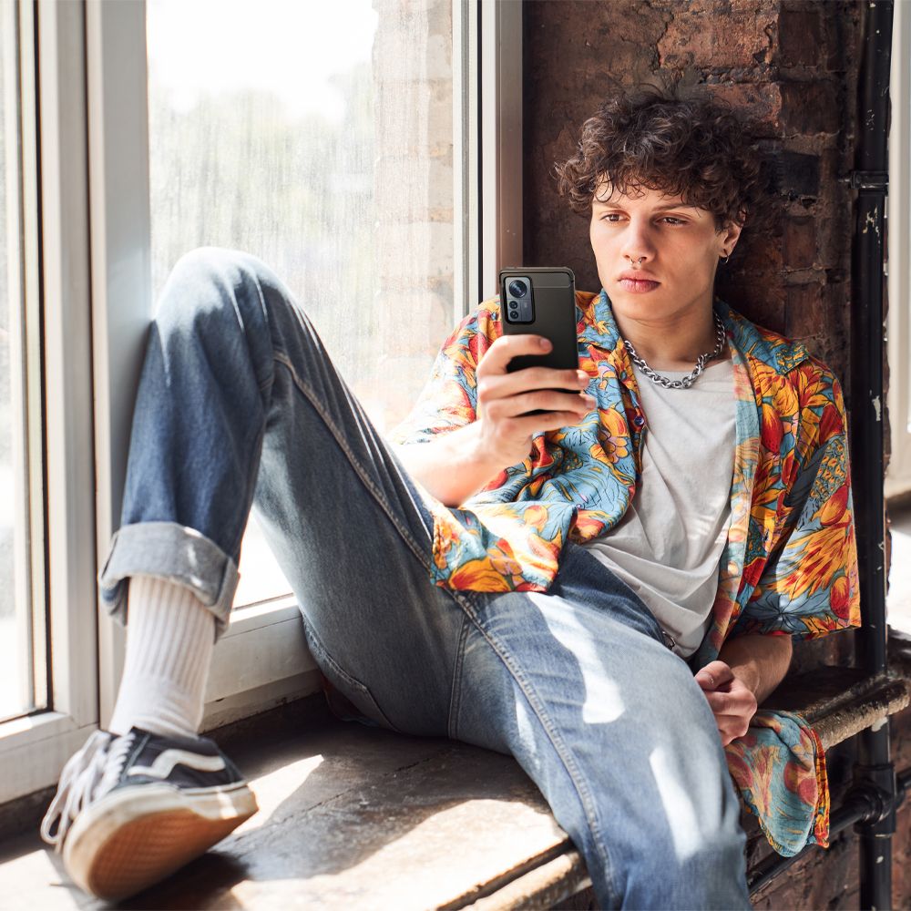 Pokrowiec pancerny Spigen Rugged Armor czarny Xiaomi 12 Pro / 10