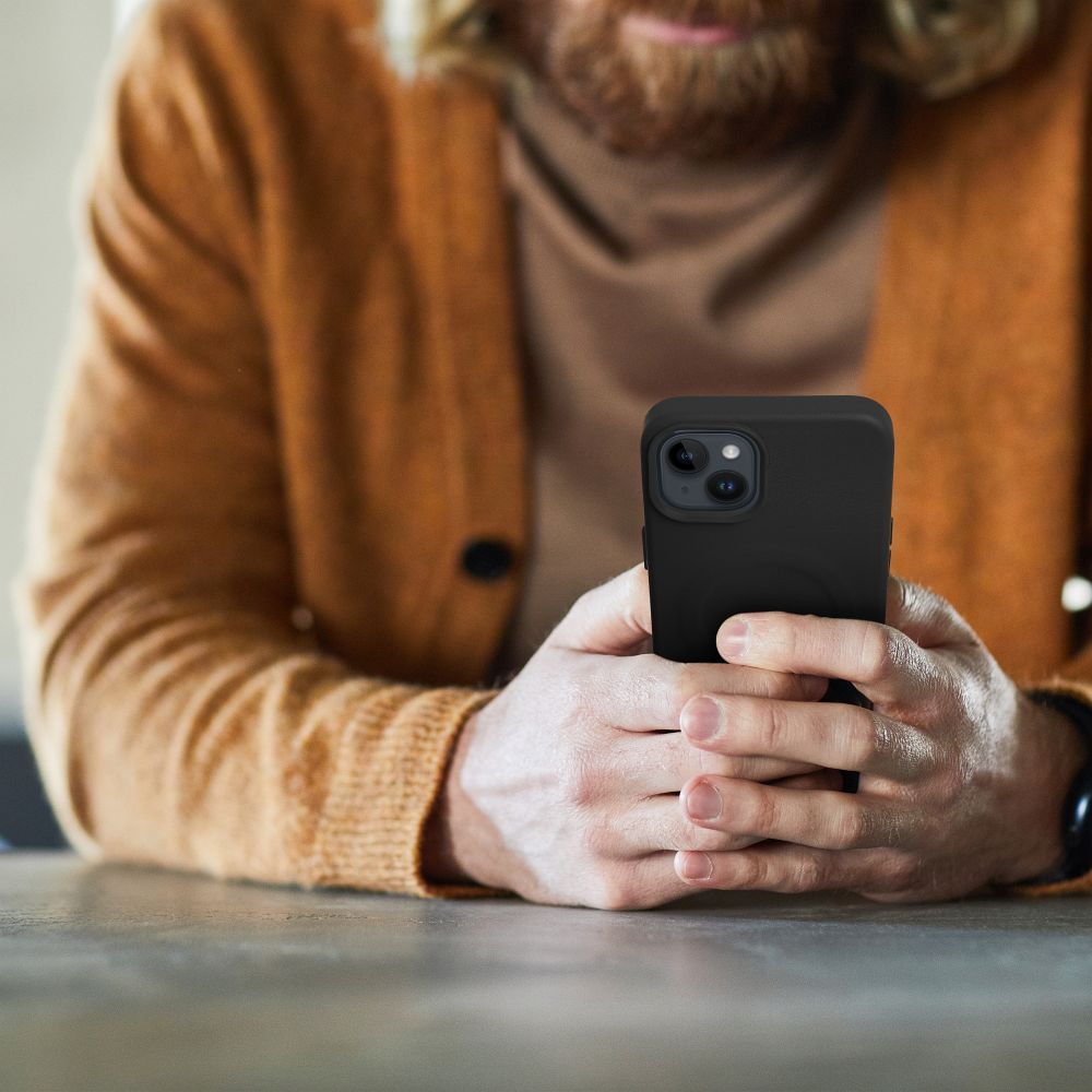 Pokrowiec Roar Leather Mag Case MagSafe czarny Apple iPhone 15 Pro Max / 5 Pokrowiec Roar Leather Mag Case MagSafe czarny Apple iPhone 15 Pro Max / 5