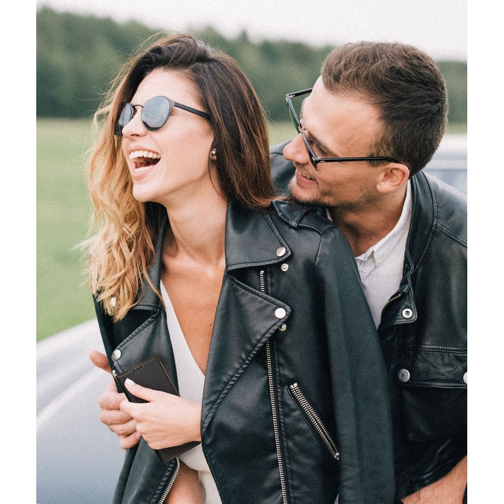 Pokrowiec sk�rzany Forcell Smart Pro czarny Apple iPhone 16e / 6