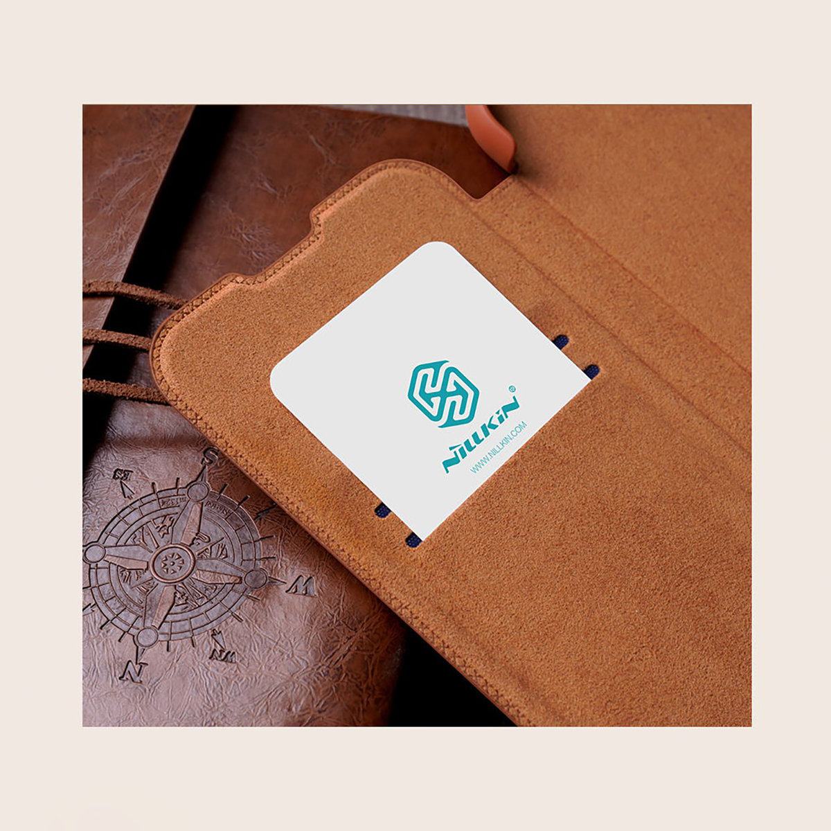 Pokrowiec skórzany Nillkin Qin brązowy Samsung Galaxy S22 Plus / 12 Pokrowiec skórzany Nillkin Qin brązowy Samsung Galaxy S22 Plus / 12