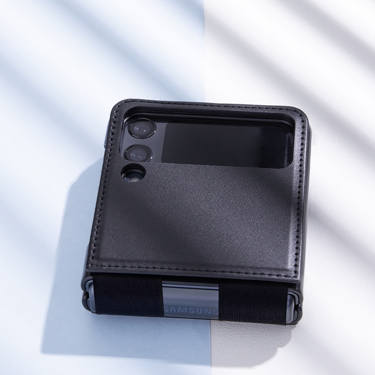 Pokrowiec sk�rzany Nillkin Qin czarny Samsung Galaxy Z Flip 3 / 12