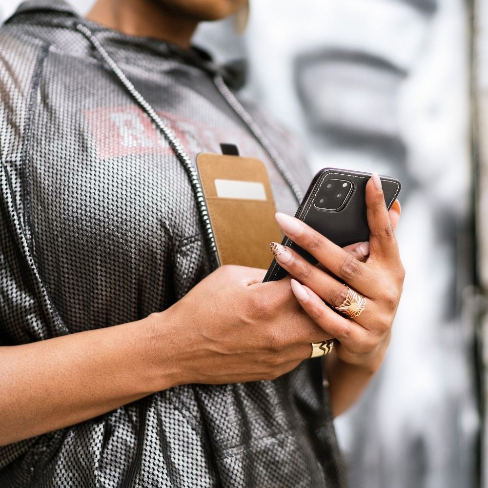 Pokrowiec Slim Flexi czarny Apple iPhone 8 / 5 Pokrowiec Slim Flexi czarny Apple iPhone 8 / 5