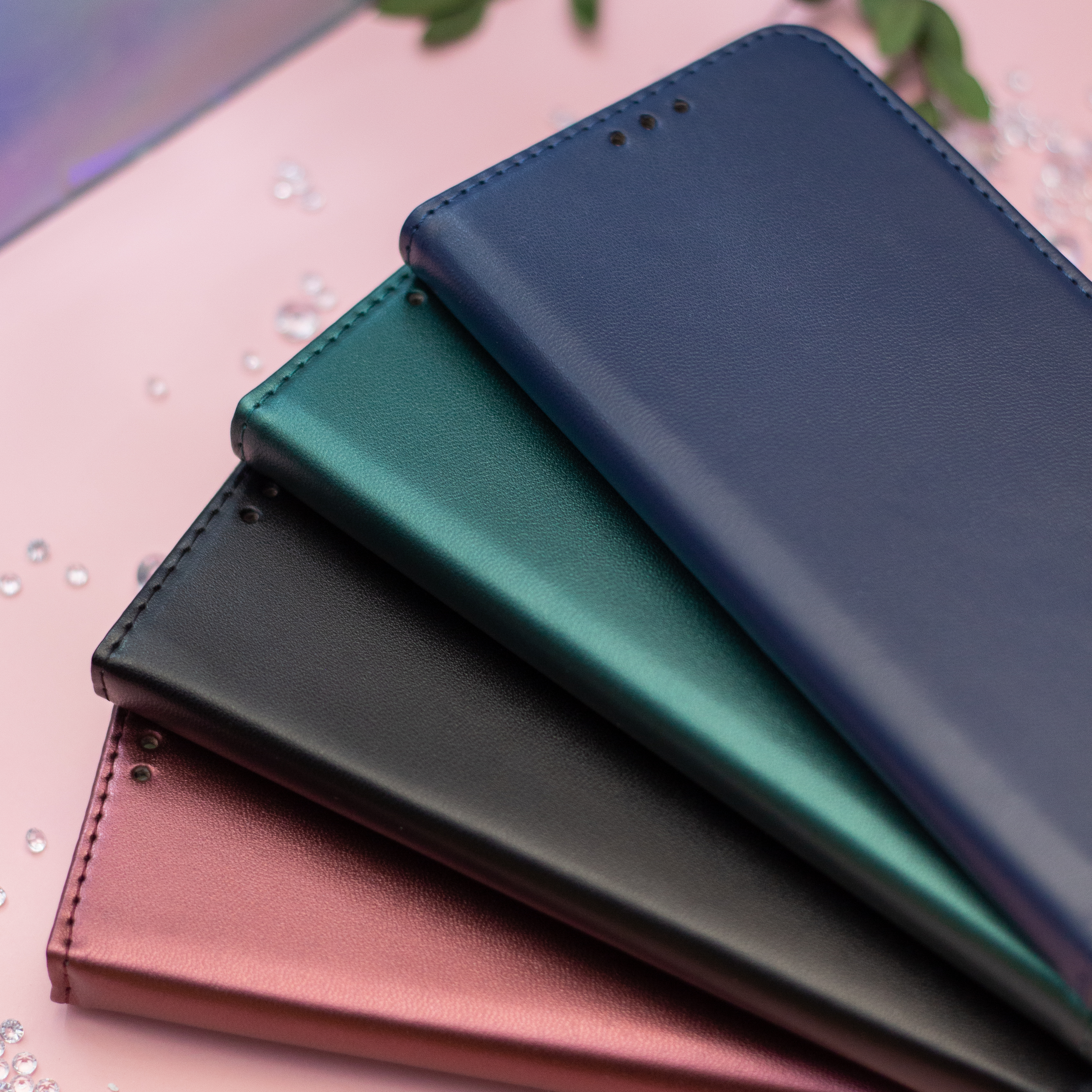 Etui zamykane z klapk� i magnesem Smart Magnetic granatowe Google Pixel 7A / 12