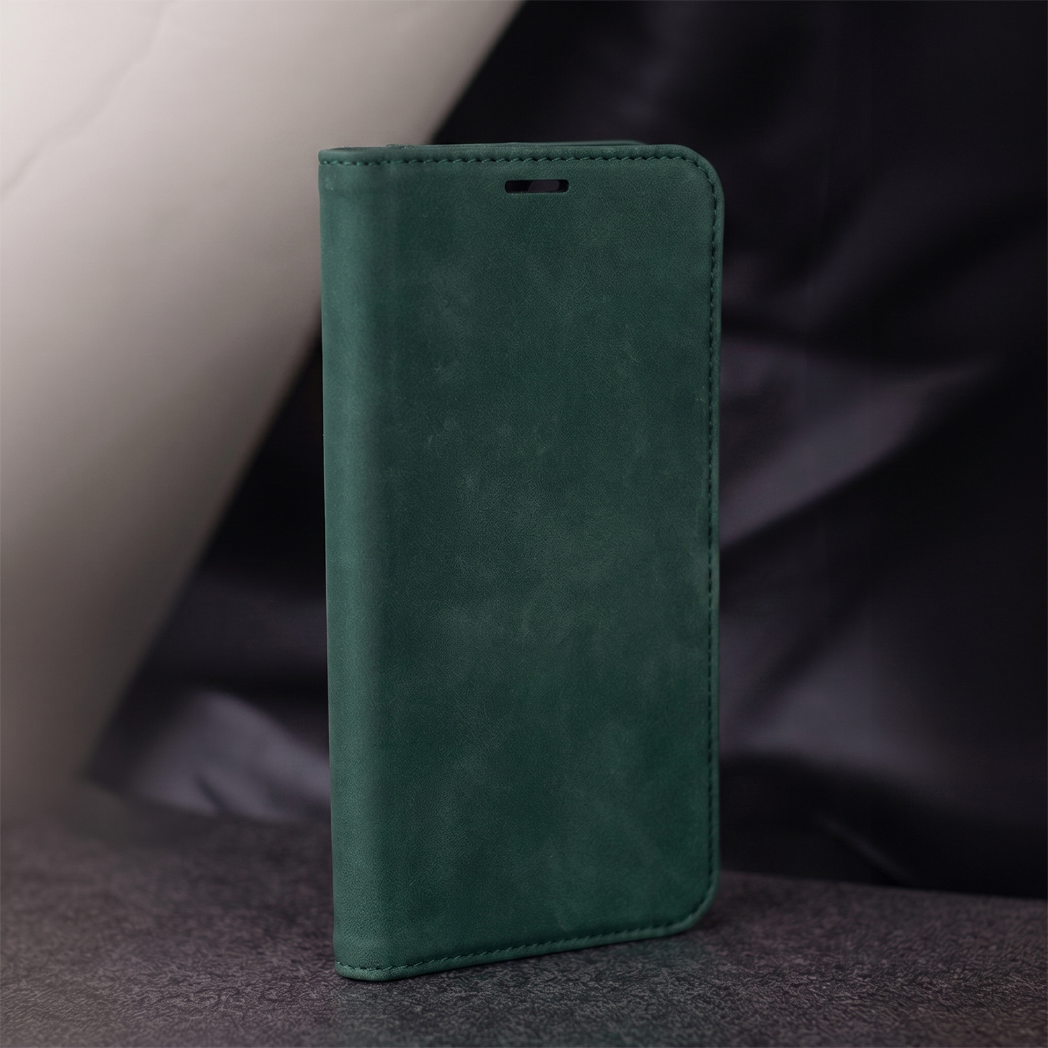 Pokrowiec Smart Suede zielona Motorola Moto G87 / 8