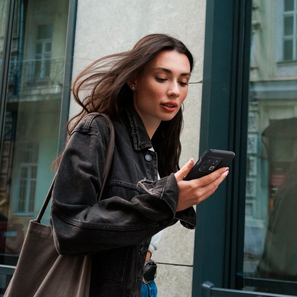 Pokrowiec Spigen Liquid Air czarny OnePlus 10 Pro 5G / 11