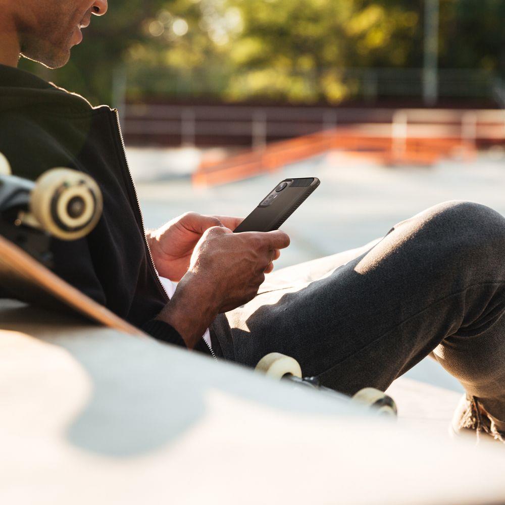 Pokrowiec Spigen Rugged Armor Xiaomi 12 / 8