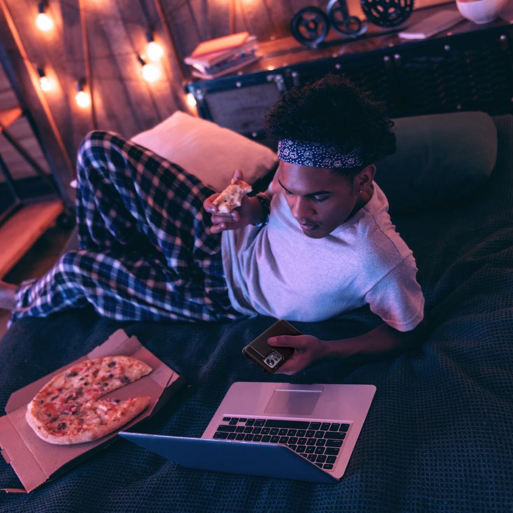 Pokrowiec Spigen Rugged Armor Xiaomi 12 / 9