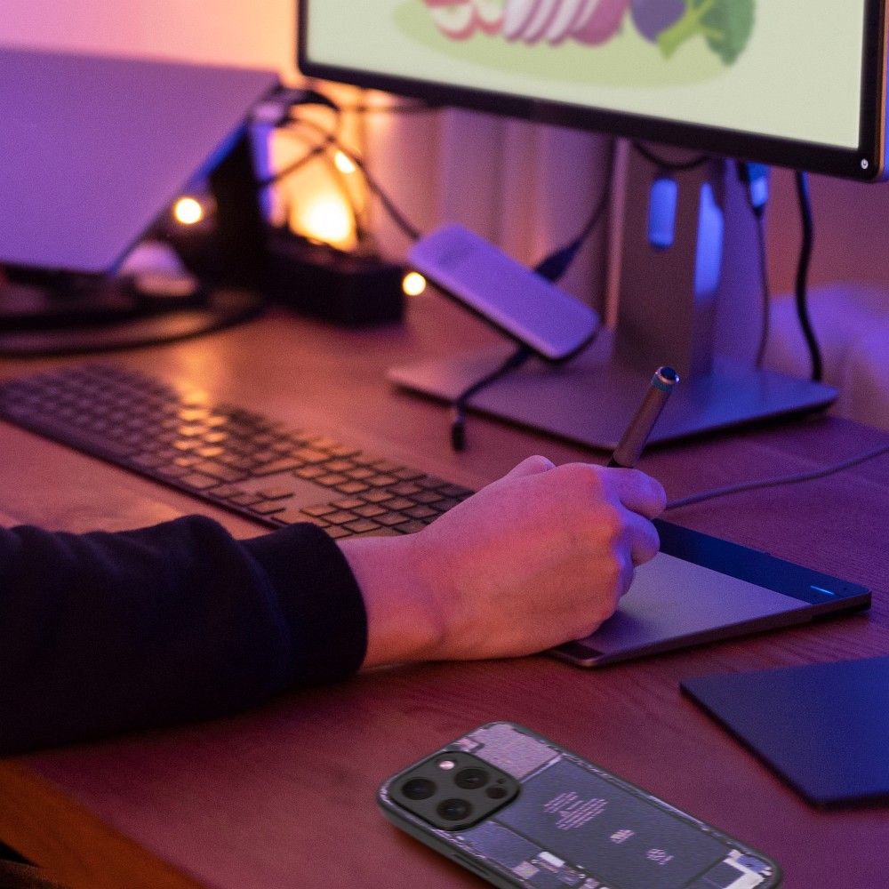 Pokrowiec Tech Case wz�r 2 Apple iPhone 15 Plus / 3