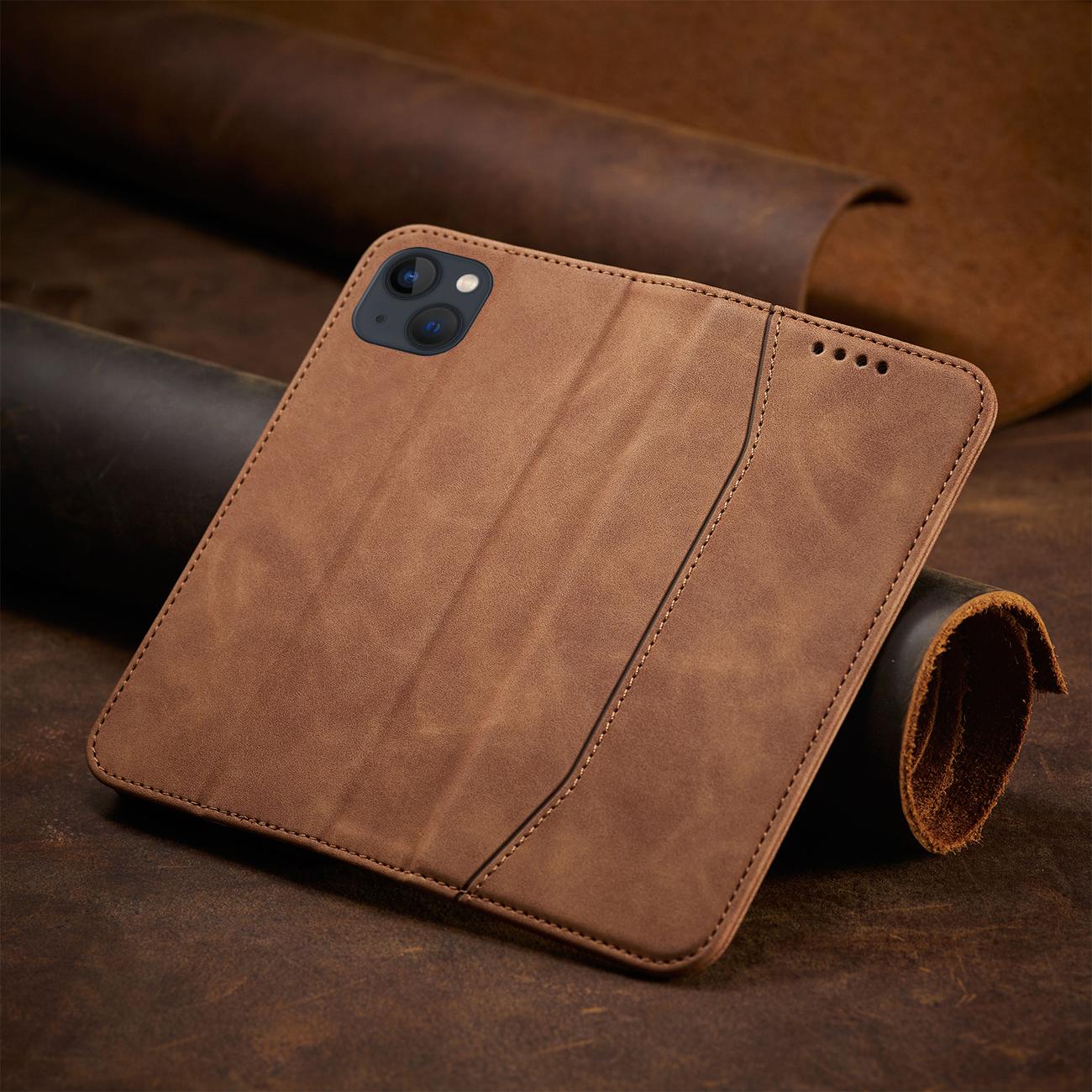 Pokrowiec Wallet Magnet brązowy Apple iPhone 13 / 8 Pokrowiec Wallet Magnet brązowy Apple iPhone 13 / 8