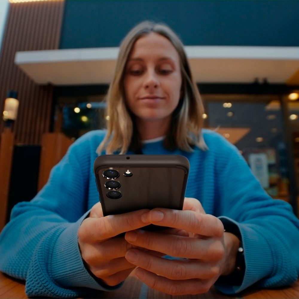 Spigen nak�adka Ultra Hybrid czarna Samsung Galaxy S23 / 7