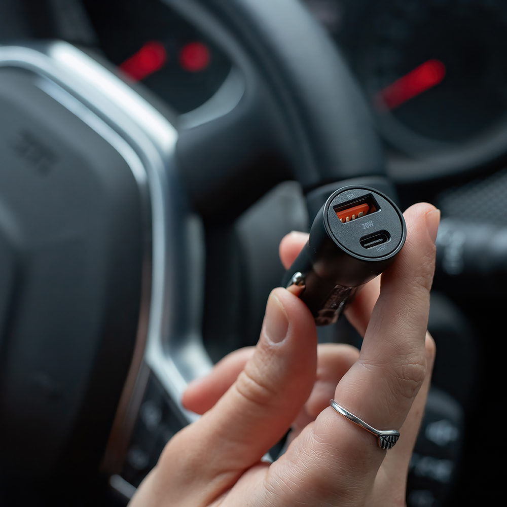 Szybka �adowarka samochodowa 20W z kablem do telefonu Maxlife 2 porty USB i USB-C czarna Oppo Reno 13FS 5G / 10