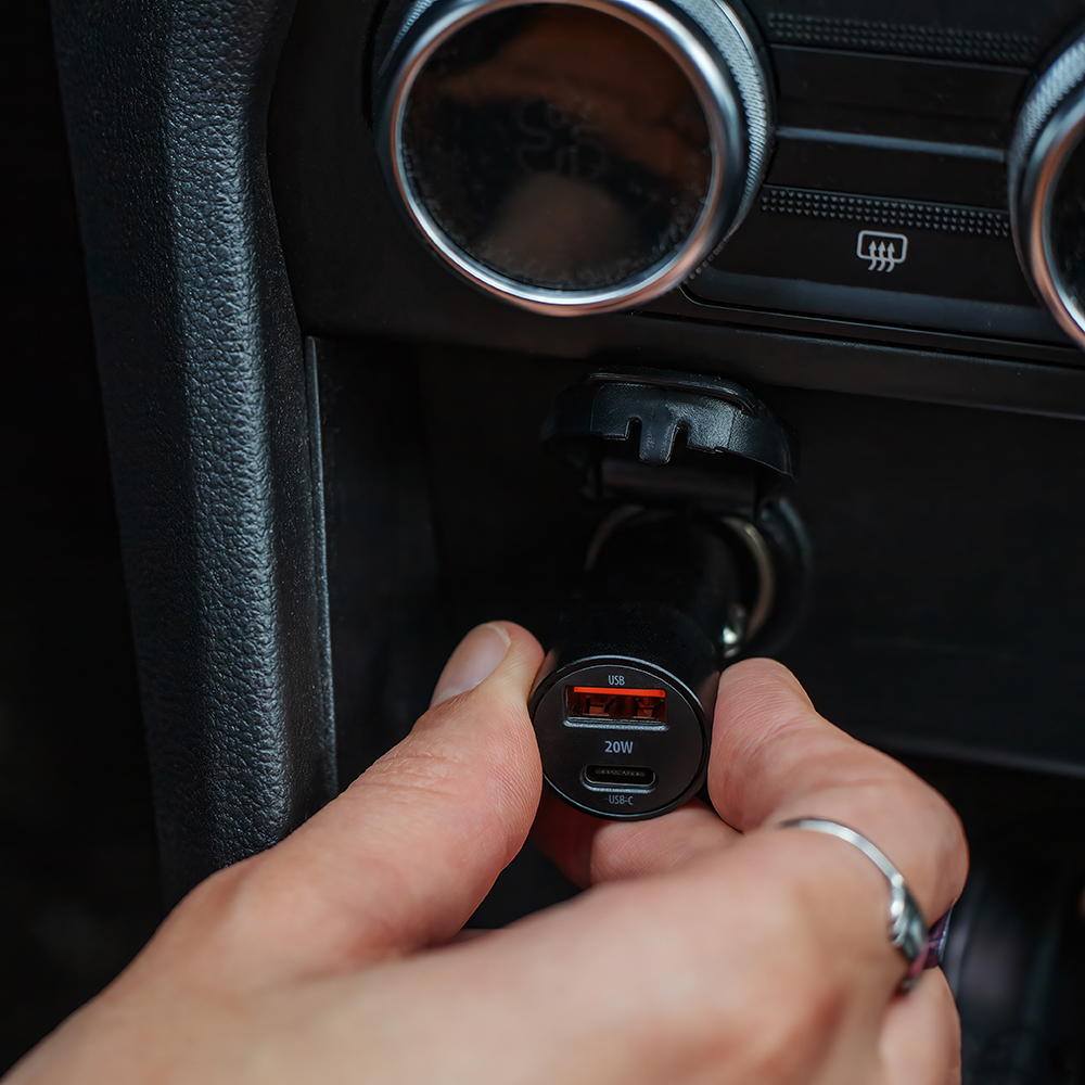 Szybka �adowarka samochodowa 20W z kablem do telefonu Maxlife 2 porty USB i USB-C czarna Oppo Reno 13FS 5G / 11